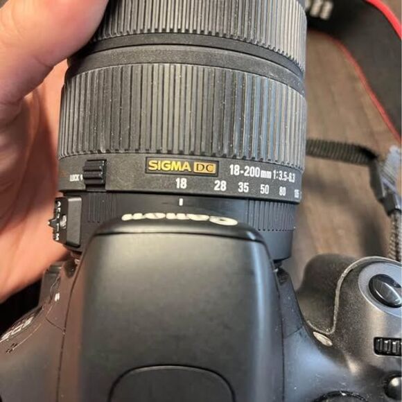 Canon EOS 550d and Sigma Lens - Picture 6 of 10